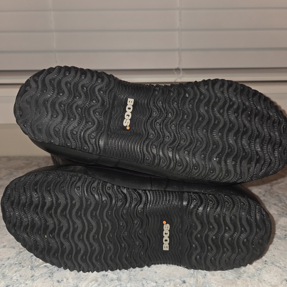 Bogs Black and Purple Plaid Waterproof Boots - Women's Size 9 - Picture 5 of 7